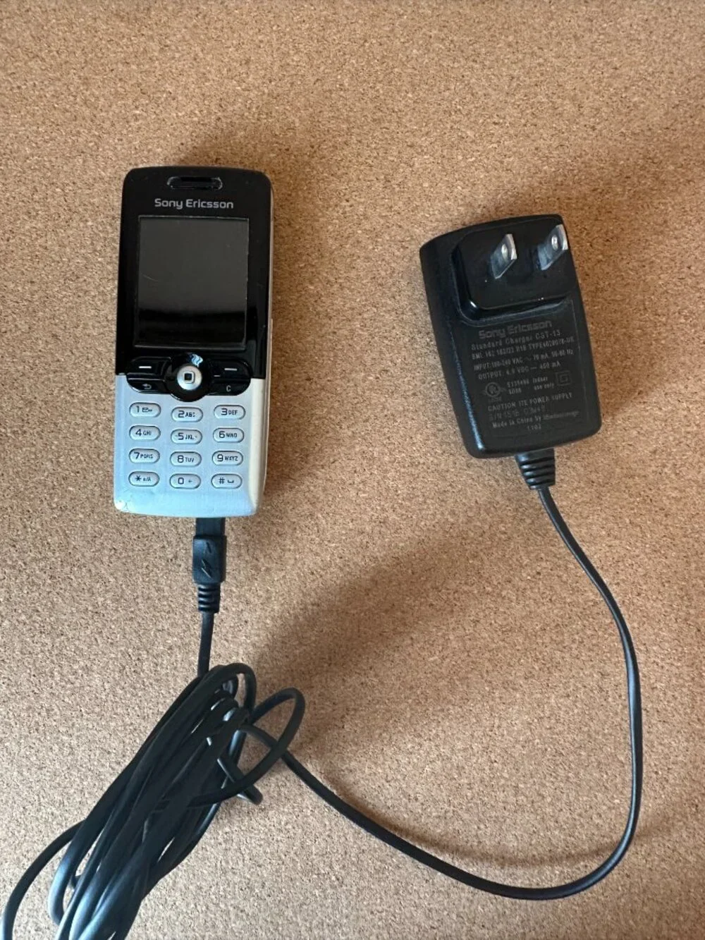 Sony Ericsson T610 Vintage GSM Mobile Phone OEM Charger Battery Tested Working